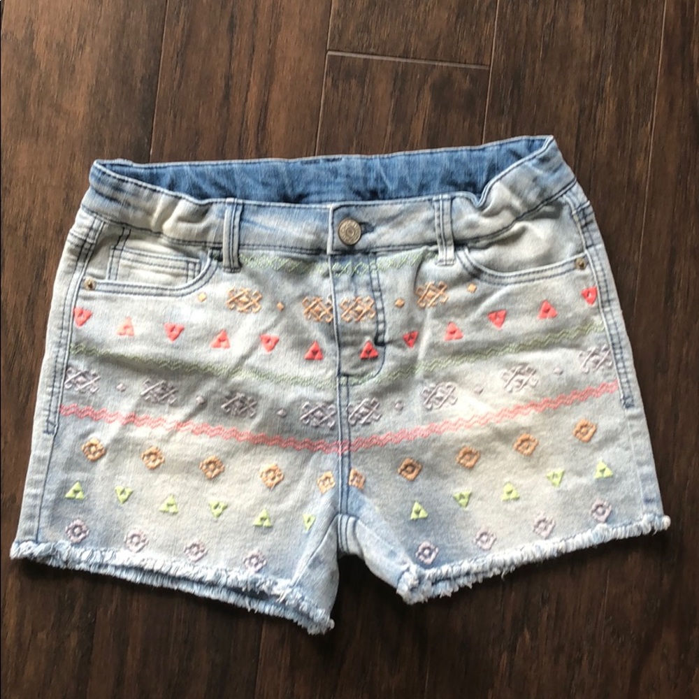 Light wash with multicolored stitch pattern.